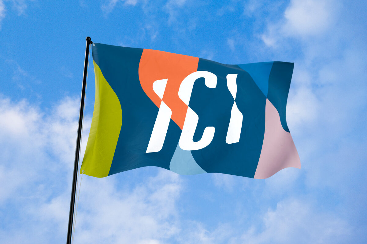 SDEM-drapeau-ici